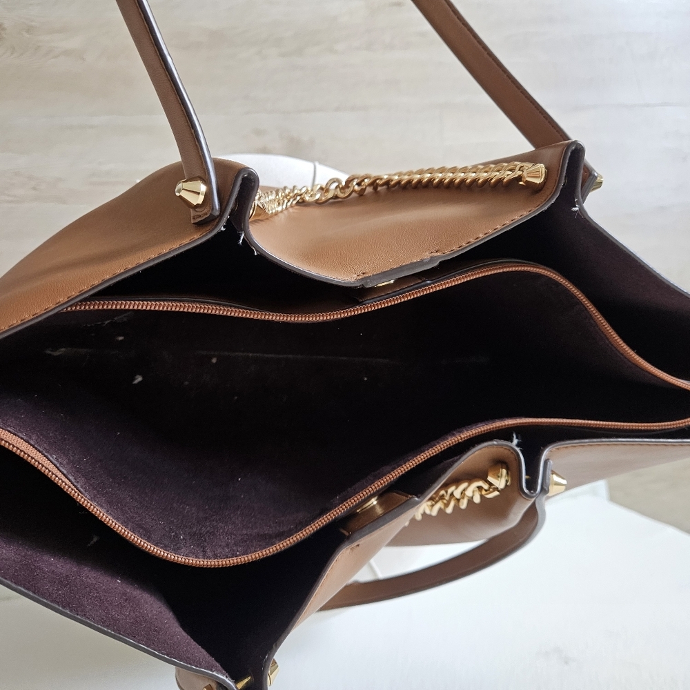 Elegant Brown Tote Bag with Gold Chain - Picture 6 of 6